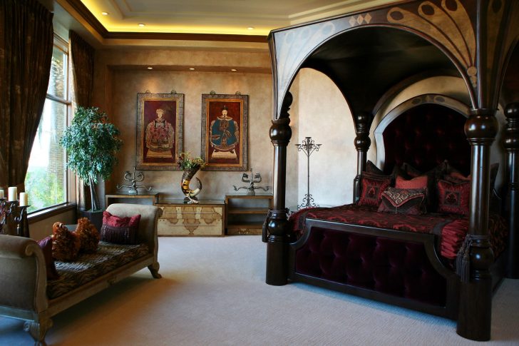 Nicolas Cage once slept in an elegant master bedroom with king-sized bed and exquisite paintings mounted on his walls in one of his previous abode.