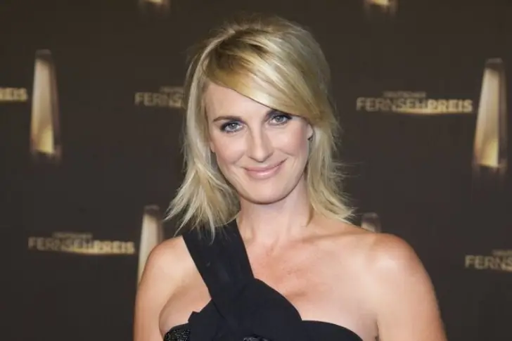 BRITT HAGEDORN, MODERATORIN – 700.000 EURO