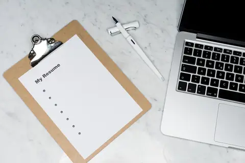Create an Attractive Resume with these Tips & Bag That Job!