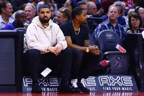 Surprising Reason Why Drake Handed Out Absurd Amount of Cash on Streets of Miami