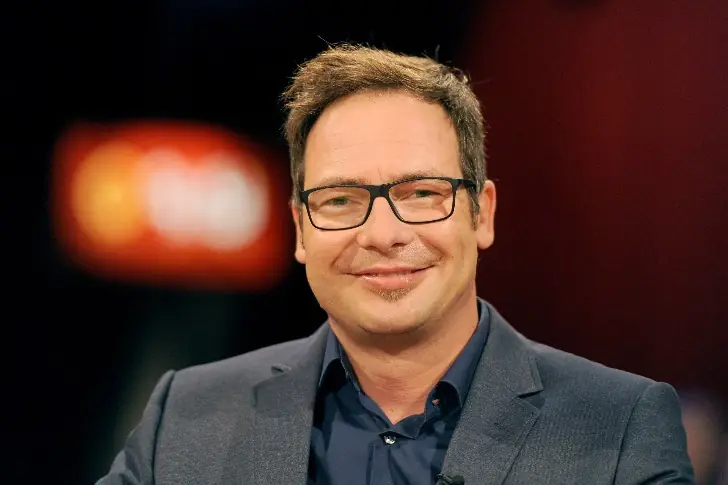 MATTHIAS OPDENHÖVEL, MODERATOR – 2 MILLIONEN EURO