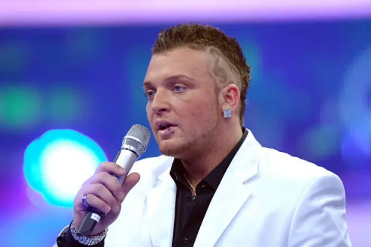 MENOWIN, SÄNGER – 500.000 EURO