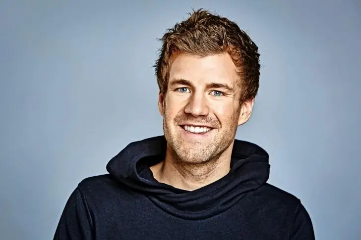 LUKE MOCKRIDGE, COMEDIAN UND MODERATOR – 3 MILLIONEN EURO