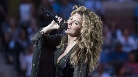 Shania Twain’s Style Evolution