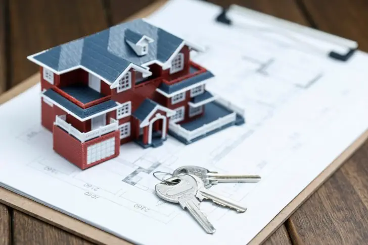 Can you get a mansion without having a business?