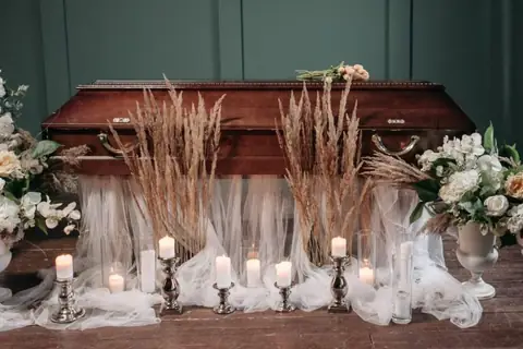 Starting A Funeral Services Business? Here’s What You Need to Know About Coffins and Caskets