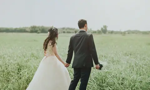 How To Secretly Get Married, According To Celebrities