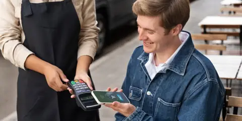 Why One in Seven High Street Businesses Went Cashless Last Year