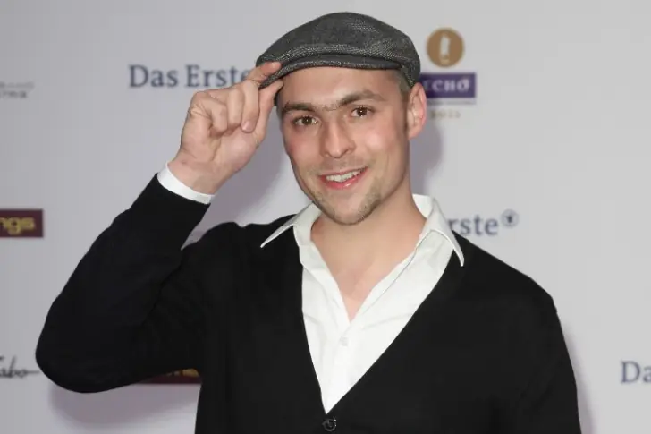 MAXIMILIAN MUTZKE, SÄNGER – 1,2 MILLIONEN EURO