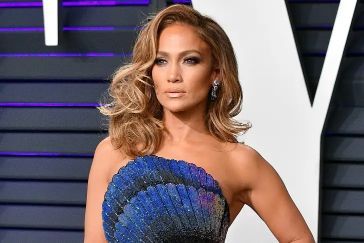 JENNIFER LOPEZ, SÄNGERIN – 400 MILLIONEN EURO