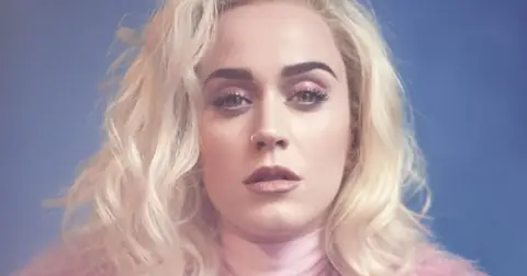 Check Out Katy Perry’s Amazing New Hair that Made Everyone Wonder Who She Was