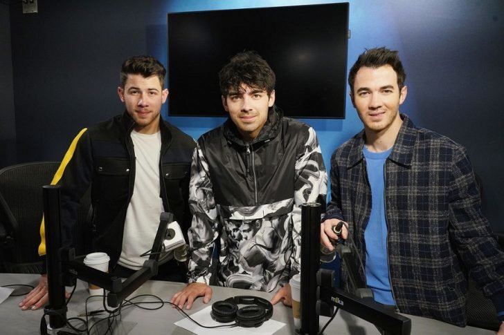 Millions of Jonas brothers' fans worldwide cannot wait to see Kevin, Joe, and Jonas performing on a music stage again.