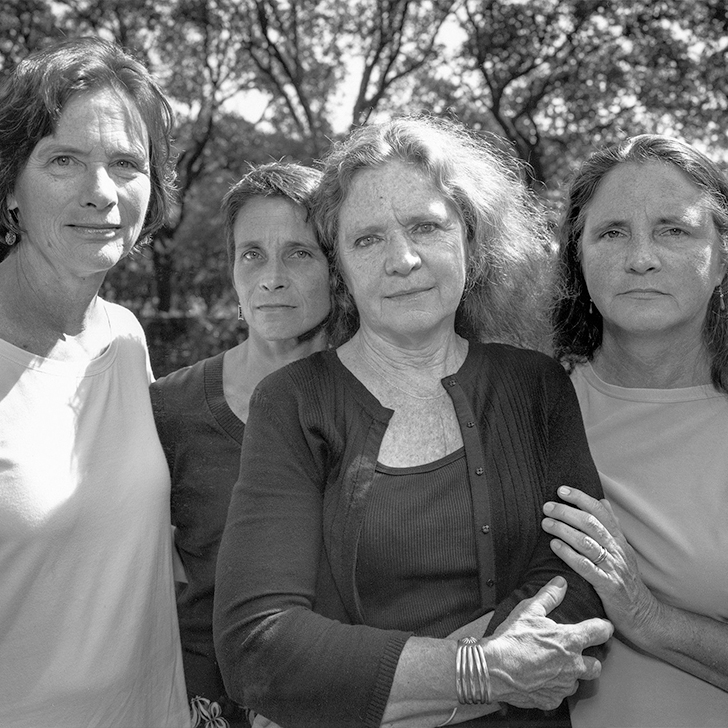 4 Сестры фотографировались 40 лет которые. Фото 4 сестер на протяжении 40 лет. Фотографии сестер на протяжении 40 лет последнее. Нас было четыре сестры