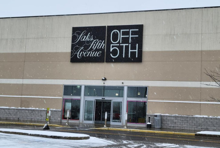 Saks OFF 5th store exterior